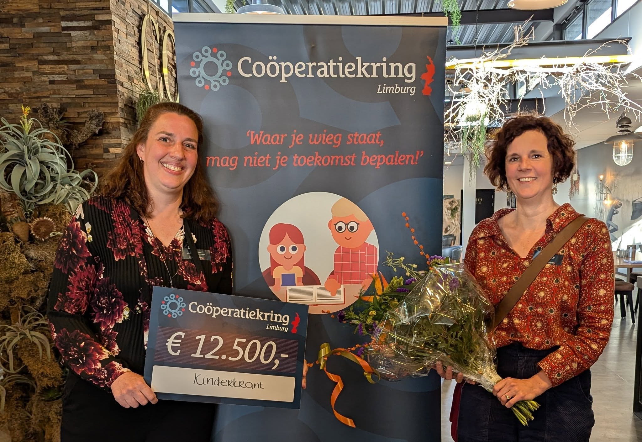 Tatarataaaaaa! Kijk Rianne van Kinderkrant Jong043 (Maastricht en Heuvelland) en Hanneke van Het Roertje (Roermond en Roerdalen) en Os Blaedje (Echt-Susteren en Maasgouw) eens blij zijn! Een hele mooie cheque […]